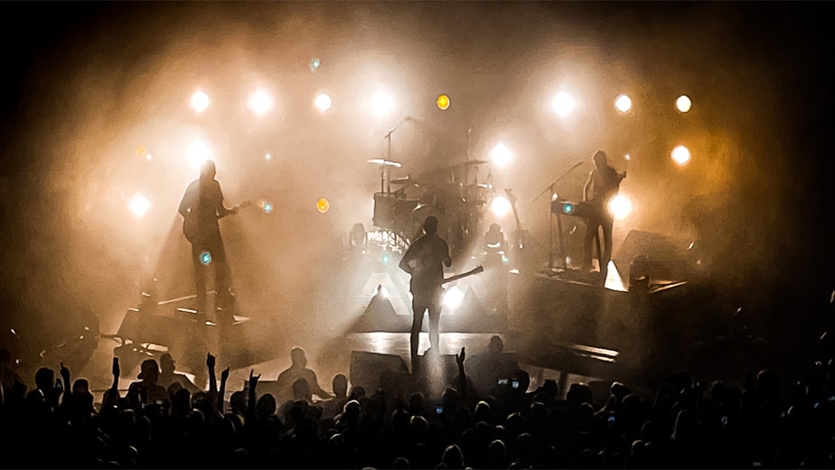 Angels & Airwaves performing "Heaven" to end the night.