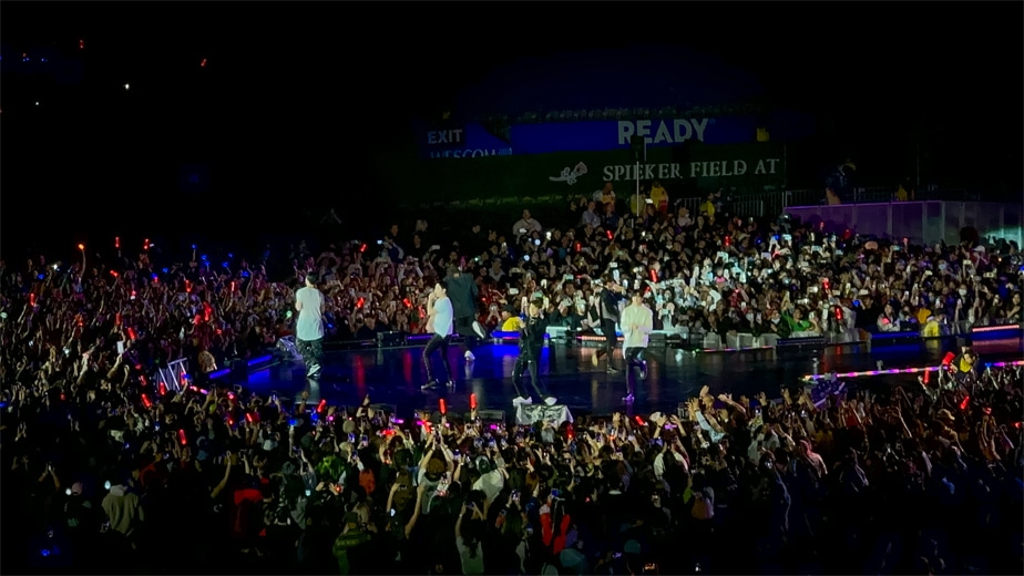 iKon dancing at the fan stage.