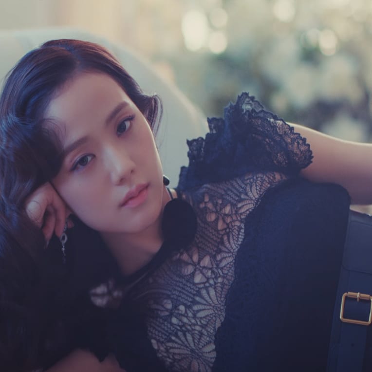 Still from JISOO's "꽃(FLOWER)" music video.