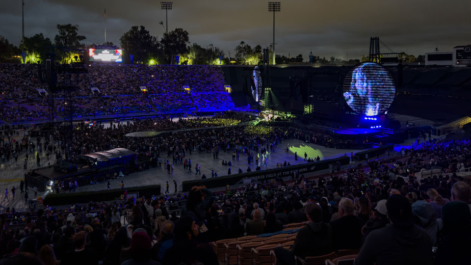 070 Shake performing during Coldplay's Music of the Spheres tour.