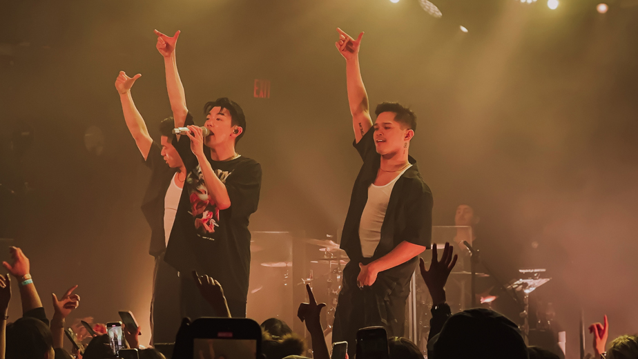 eric nam dancers fingers in air teragram ballroom los angeles