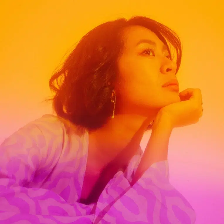 Promotional photo of Muri for her new single, "Reve-Toi"