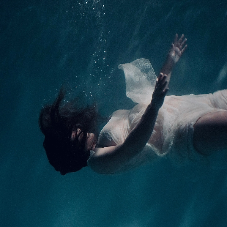 Single artwork for Maya Kuriel's "Dead Weight."