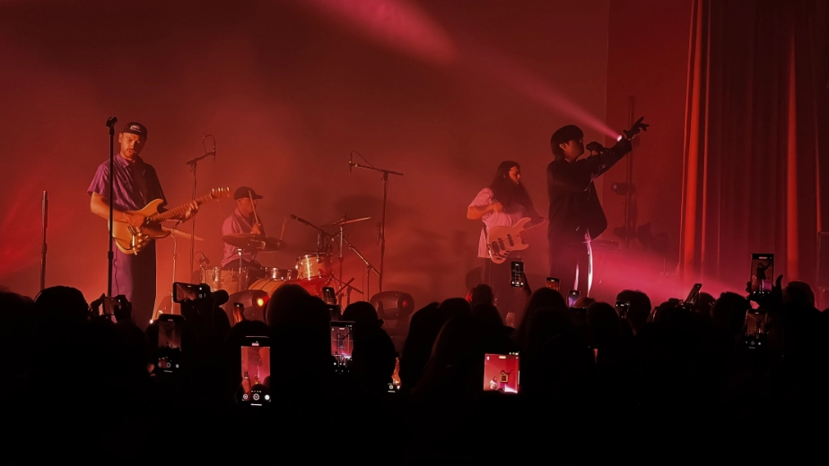 eaJ performs an incredible live version of "RED" featured on 'Arena Breakout: Infinite.'