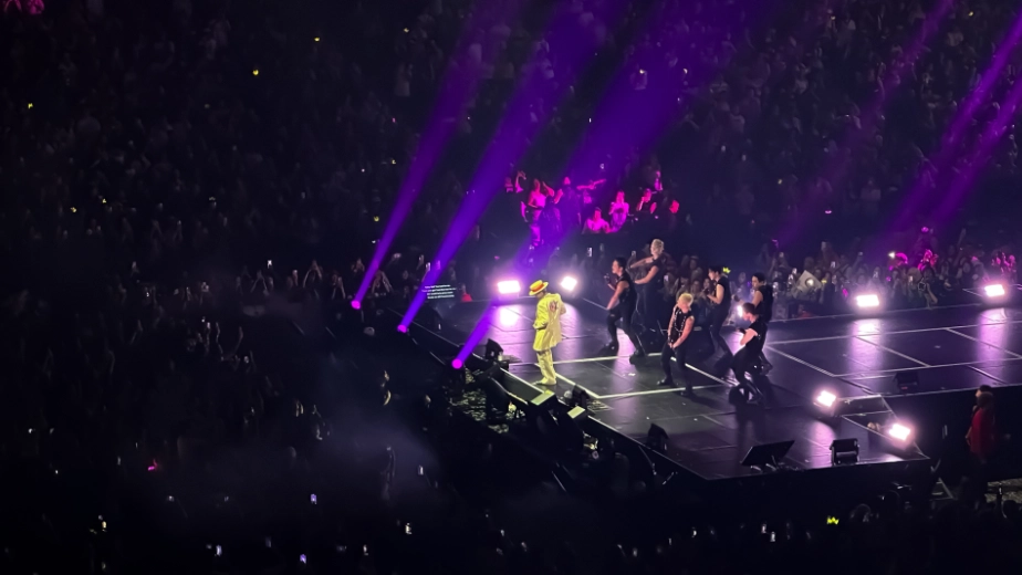 G-Dragon performs "Too Bad" with his dancers.