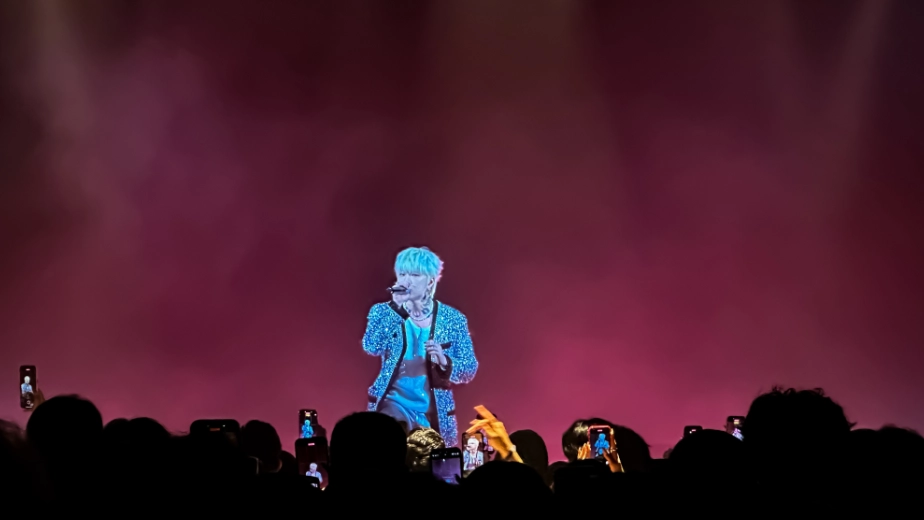 ASH ISLAND coming out to cheers during the 2025 'Voice Memo: Black Rose' World Tour at Los Angeles' Vermont Hollywood.