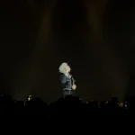 ASH ISLAND looks up to the heavens during his 2025 'Voice Memo: Black Rose' world tour stop at Los Angeles' Vermont Hollywood.